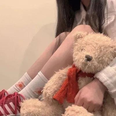 泳池里的女人